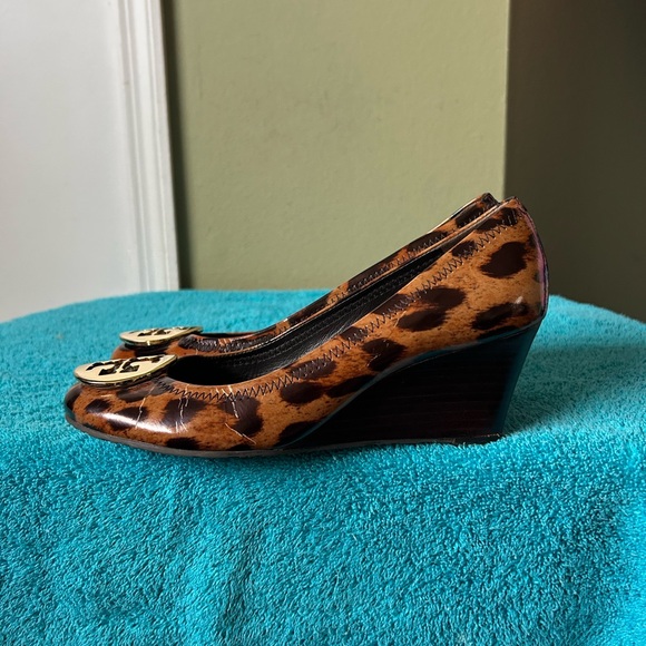 Tory Burch Leopard Print Wedge Heels with Gold Logo - Picture 2 of 11